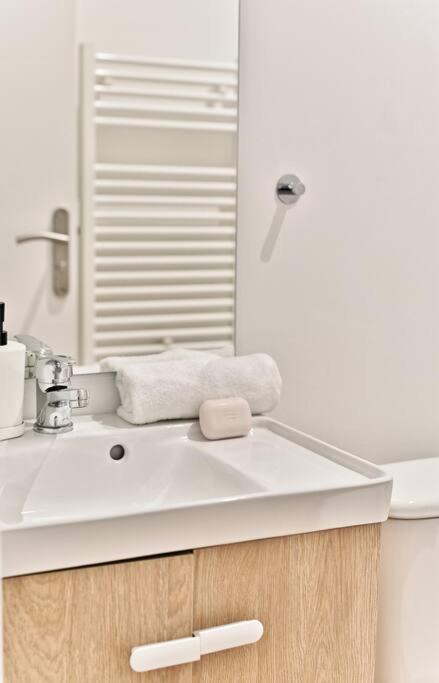 Spacieux A 5 Minutes De La Capitale Apartment Bagnolet